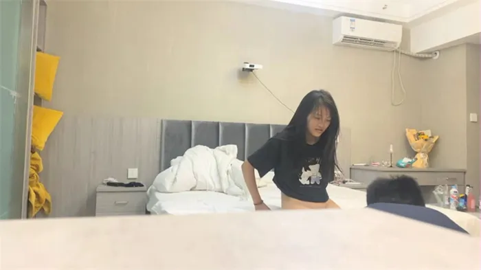 Live Stream: A Cutie Mirroring Zheng Shuang’s Style, Gentle Boy Shows Amazing Skill with His Hands