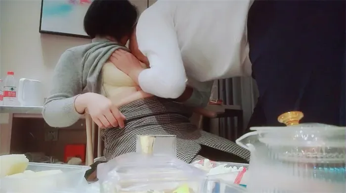 Experienced Mature Male: Hot Live Webcam Action with Asian Beauty Viewers!