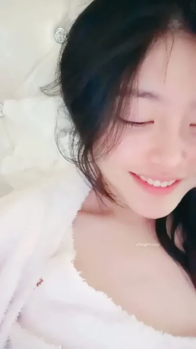 Amateur Asian Solo — Private Webcam Masturbation in White Robe
