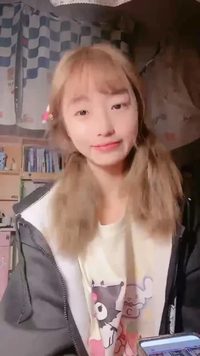 Chinese Livestream Leaked — Gap Moe Girl with Face Shown