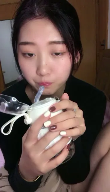 Amateur Japanese Solo — Young Woman Masturbates in Bedroom
