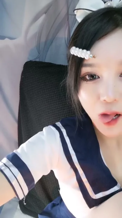 Chinese Livestream Schoolgirl Solo — Masturbation with Toys