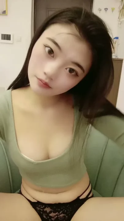 Chinese Livestream Solo — Petite Asian Masturbation in Lingerie