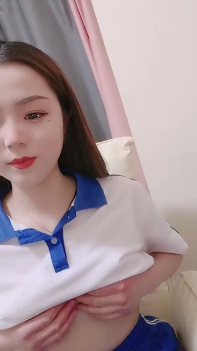 Chinesisches Amateur-Debüt — Schulmädchen-Uniform-Masturbation