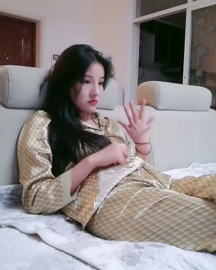 Video abspielen: Asiatische Solo-Masturbation – Gesicht zu sehen, Dessous, POV