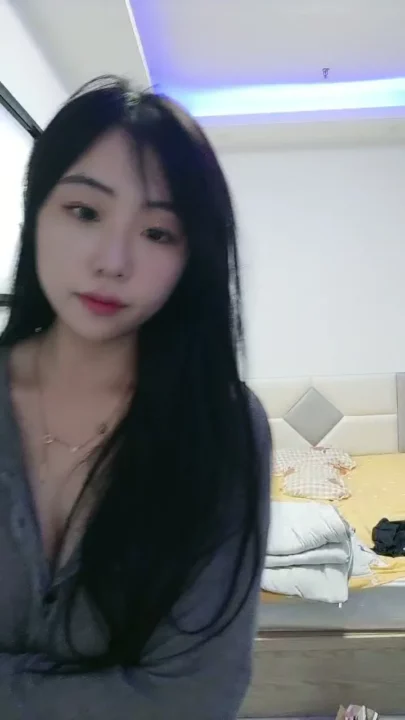 Chinese Livestream Beauty with Big Tits — Solo Masturbation and Face Reveal