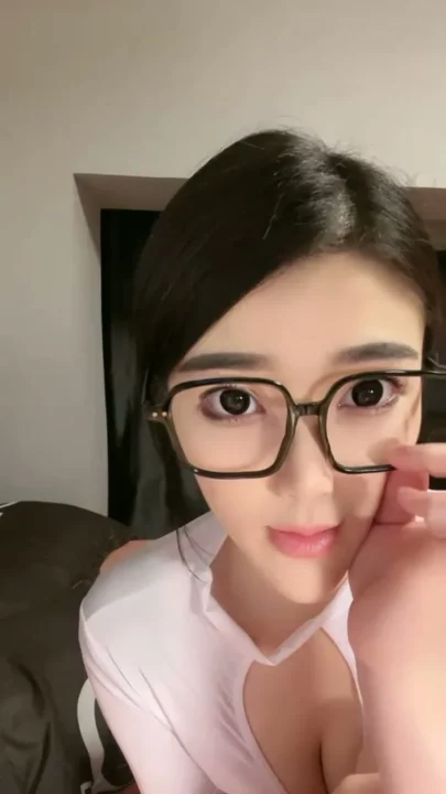 Chinese Livestream Glasses Girl — Solo Masturbation with Toys