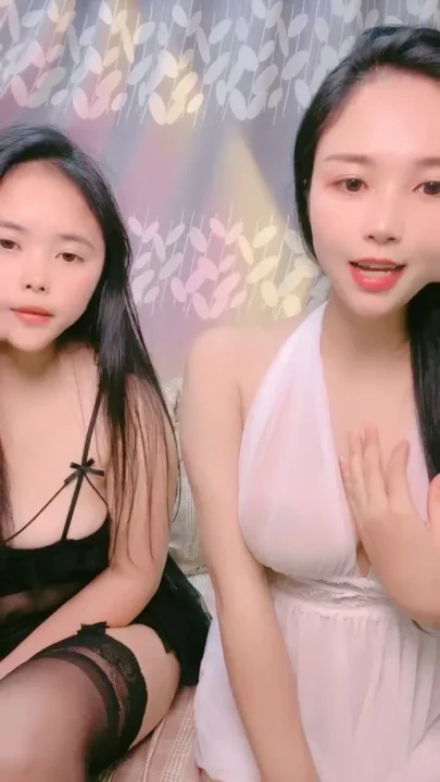 Chinesischer Livestream geleakt – Sexy weißes Kleid, Dessous, Solo mit Vibrator