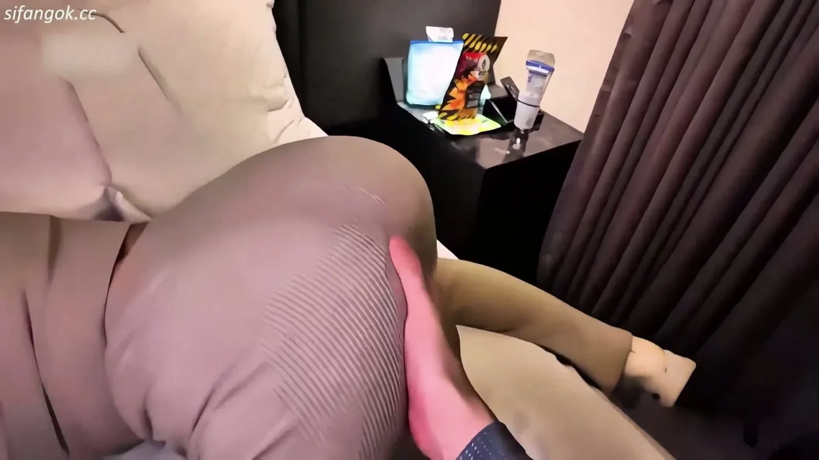 Screenshot 1 aus Amateur japanische Solo – Großbrüste-Masturbation mit Unterwäsche und Spielzeug