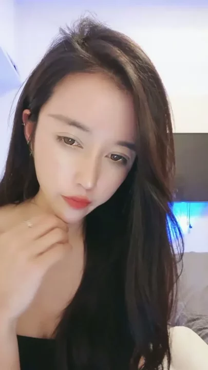 Chinese Livestream Leaked — Solo Masturbation with Dildo Toy