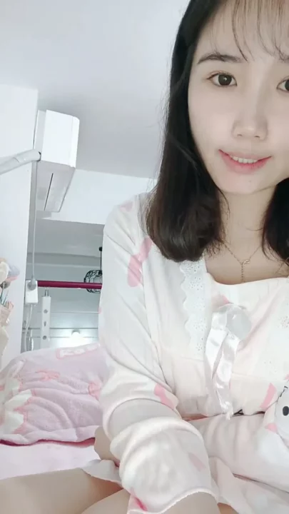 Chinese Amateur Solo Masturbation — Shaved Asian Beauty with Face Shown