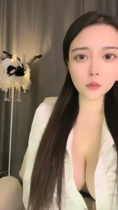Chinese Livestream Solo Masturbation — Leopard Print Lingerie with Dildo