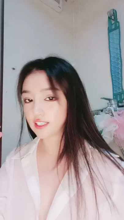 中国のライブ配信美女、ツインテールで——隙間萌え単独シャワー