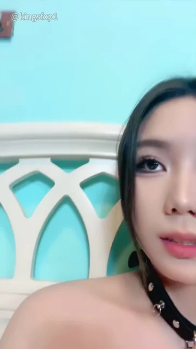 Screenshot 5 aus Amateur Asiatin POV Creampie — Praller Schönling fickt mit Dildo und kriegt Gesichtsabspritzer