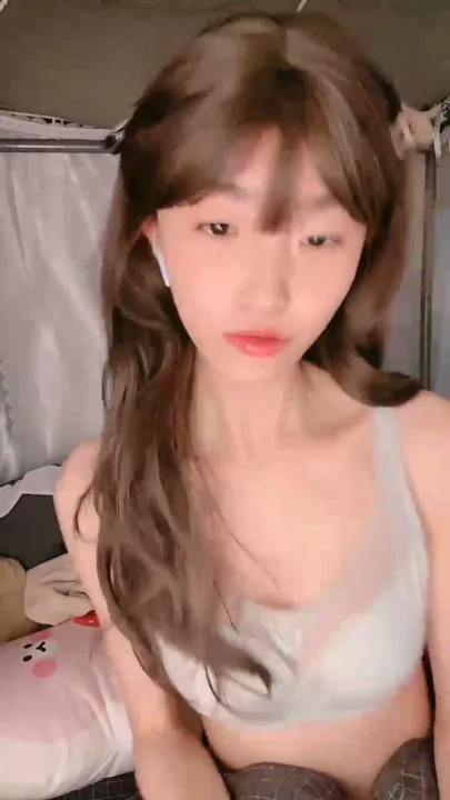 スクリーンショット 11 から Amateur Asian POV Masturbation — Petite Beauty with Toy in Lingerie