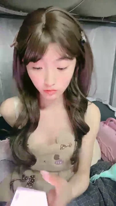 スクリーンショット 20 から Amateur Asian POV Masturbation — Petite Beauty with Toy in Lingerie