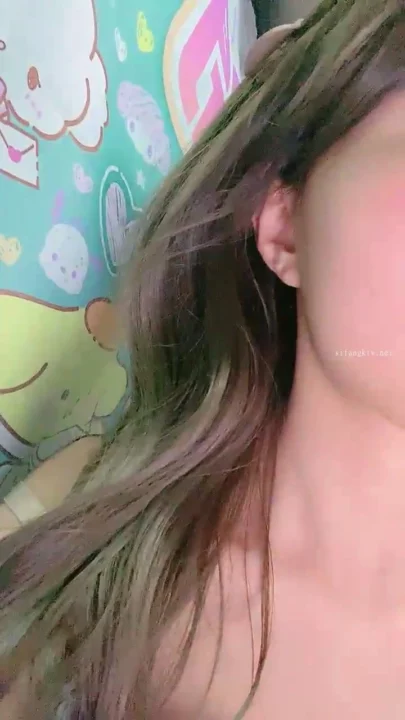 スクリーンショット 24 から Amateur Asian POV Masturbation — Petite Beauty with Toy in Lingerie