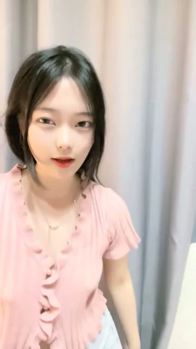 业余亚洲视角自慰 —— 穿着内衣的小美人玩玩具