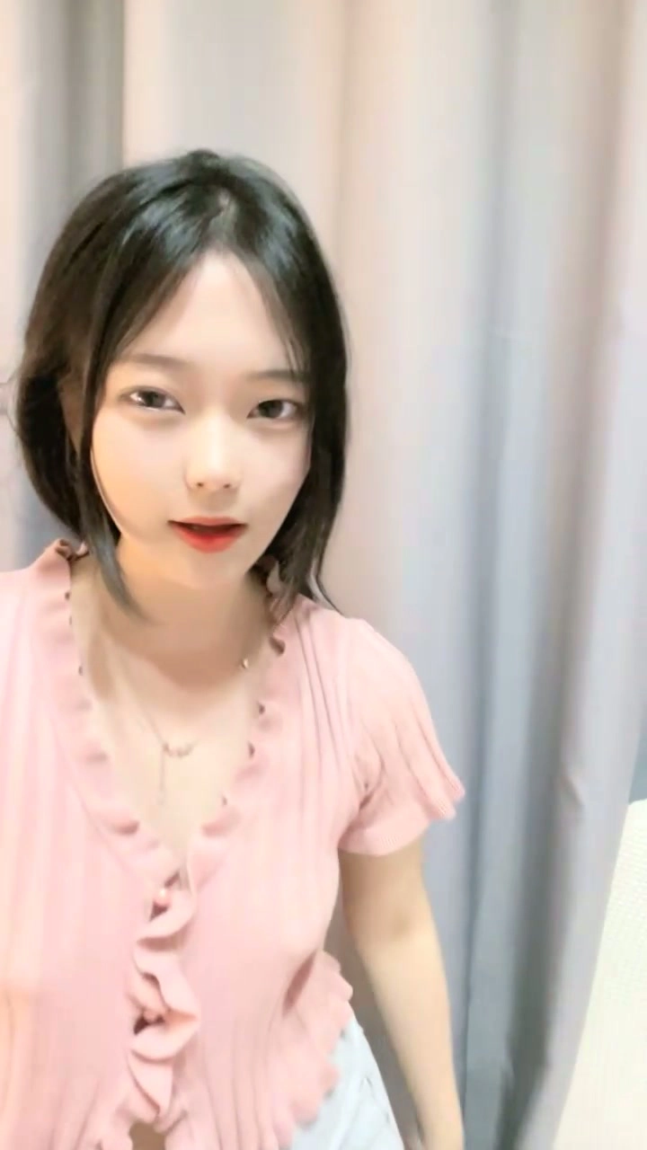 Play video: 业余亚洲视角自慰 —— 穿着内衣的小美人玩玩具