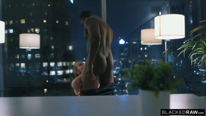 Screenshot 5 from Thủ Dâm Nghiệp Dư Châu Âu POV — Đồ Lót Đỏ và Dạo Chơi Ngoài Trời
