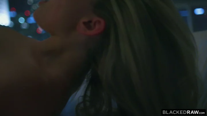 Screenshot 6 from Thủ Dâm Nghiệp Dư Châu Âu POV — Đồ Lót Đỏ và Dạo Chơi Ngoài Trời