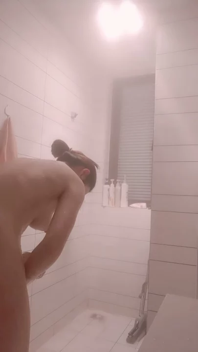 Screenshot 16 from Thủ Dâm Nghiệp Dư Góc Nhìn Châu Á — Lồn Húi Cạo Dùng Dildo Và Máy Rung