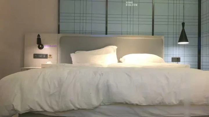 Screenshot 4 from 아마추어 아시아녀 호텔 침대에서 라이브스트림 셀카 자위 — 솔로 POV