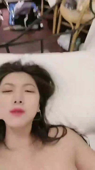 Screenshot 3 from Cewek Asia Amatir Pakai Lingerie POV — Cantik Mungil Ngentot Sendiri di Kasur