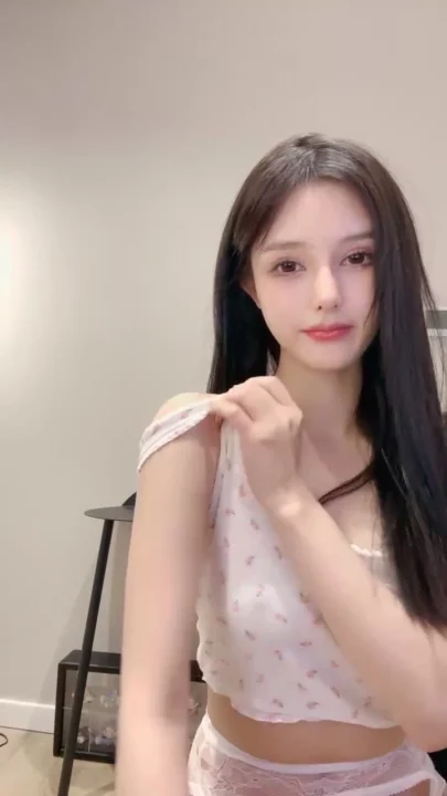 Screenshot 4 from 아마추어 아시안 솔로 속옷 유혹 — 분홍 레이스의 작고 예쁜 여인