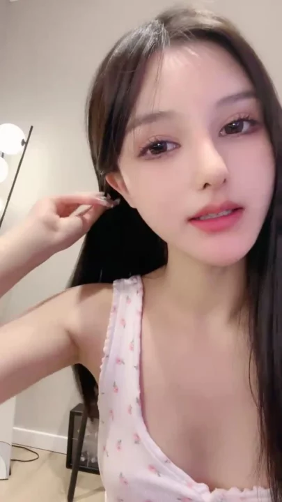 Screenshot 10 from 아마추어 아시안 솔로 속옷 유혹 — 분홍 레이스의 작고 예쁜 여인