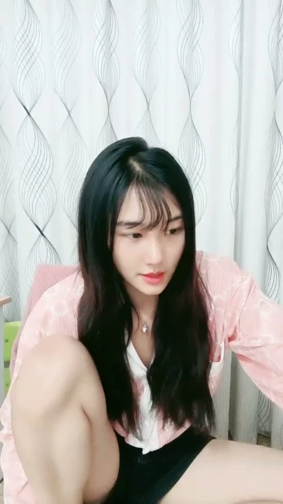 Screenshot 1 from Amadora Asiática Se Masturbando Sozinha — Prazer em Mostrar o Rosto com Lingerie Rosa