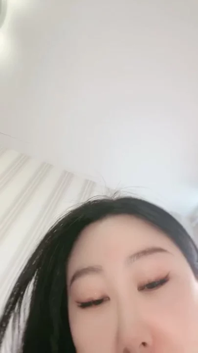Screenshot 12 from Asiatique amateur se masturbe en solo — Jeu avec lingerie et gode, visage visible