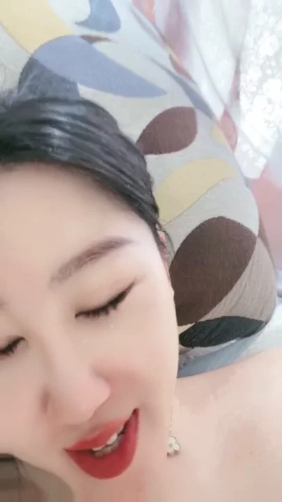 Screenshot 15 from Asiatique amateur se masturbe en solo — Jeu avec lingerie et gode, visage visible
