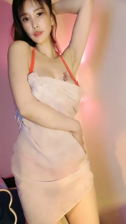 Screenshot 1 from Amadora Asiática Xena Se Masturbando Sozinha — Provocação com Lingerie e Máscara Facial