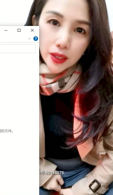 业余亚洲自慰 — 穿着风衣用震动棒挑逗