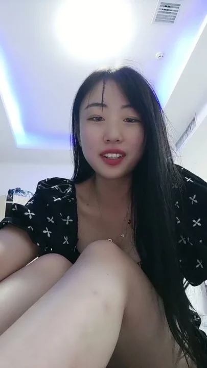 Screenshot 3 from Cô nàng Trung Quốc nghiệp dư quay POV địt nhau — Ngực khủng với lồn cạo trọc trong đồ lót