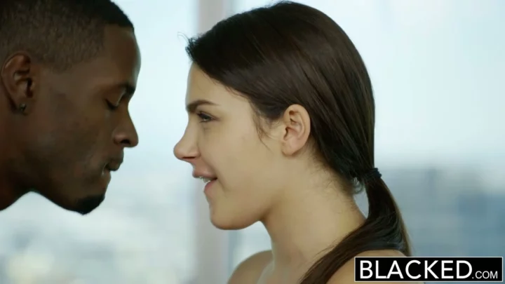 Screenshot 10 from Baiser Interracial Sans Censure — Latina Suce Ma Bite et Baise en POV