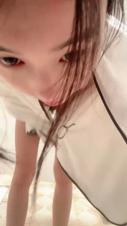 素人女子の主観映像で中出しSEX～小柄な美女の手コキ・フェラ＆ランジェリーオナニー のスクリーンショット 3