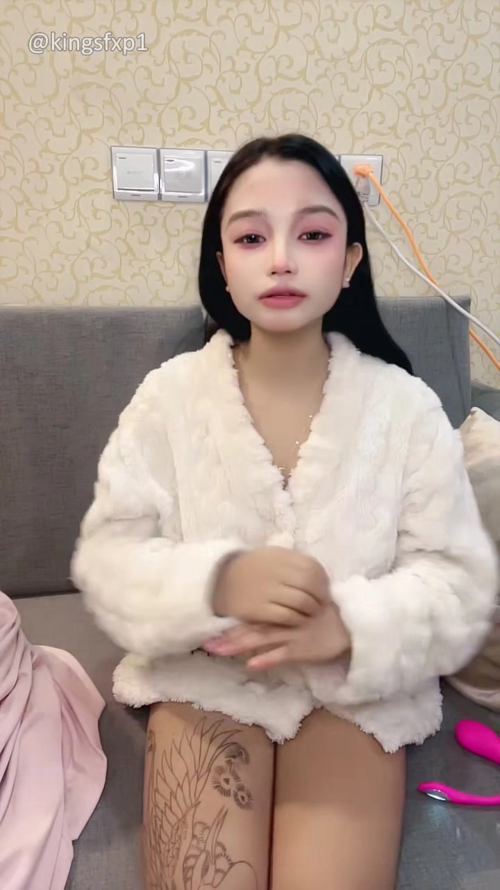 Play video: Amateur Japanese POV Masturbation — Dildo Play and Face-Shown Solo [FC2-PPV-2740000]
