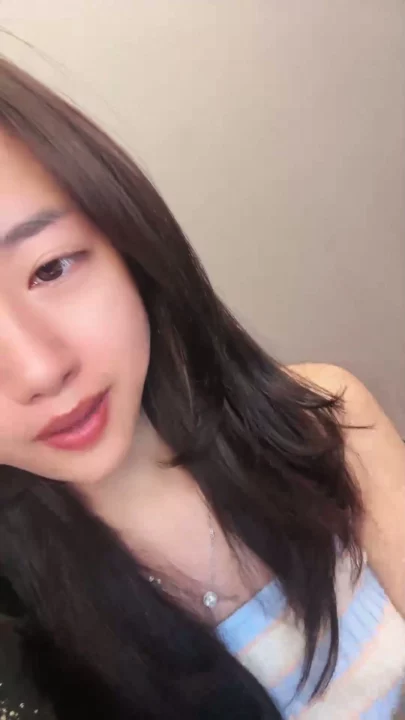 Screenshot 2 from 日本素人第一视角自慰 — 穿着内衣和使用跳蛋,露脸表演