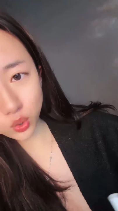 Screenshot 3 from 日本素人第一视角自慰 — 穿着内衣和使用跳蛋,露脸表演