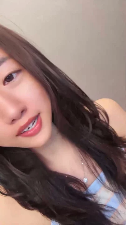 Amateur Japanerin zeigt Gesicht beim POV Wichsen — Dessous und Dildospiel