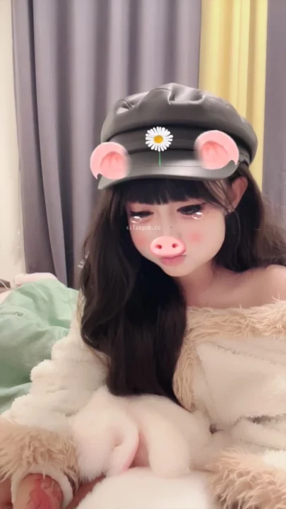 Screenshot 22 from 아마추어 일본 여성 셀카 — 속옷과 퍼 코트 입은 작고 예쁜 여자