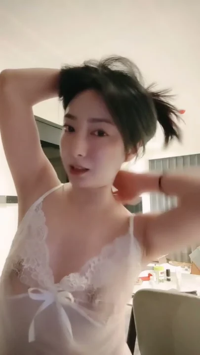 Screenshot 4 from Masturbación amateur japonesa en primera persona — Bella menuda con lencería y dildo