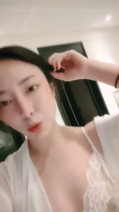 Screenshot 13 from Masturbación amateur japonesa en primera persona — Bella menuda con lencería y dildo