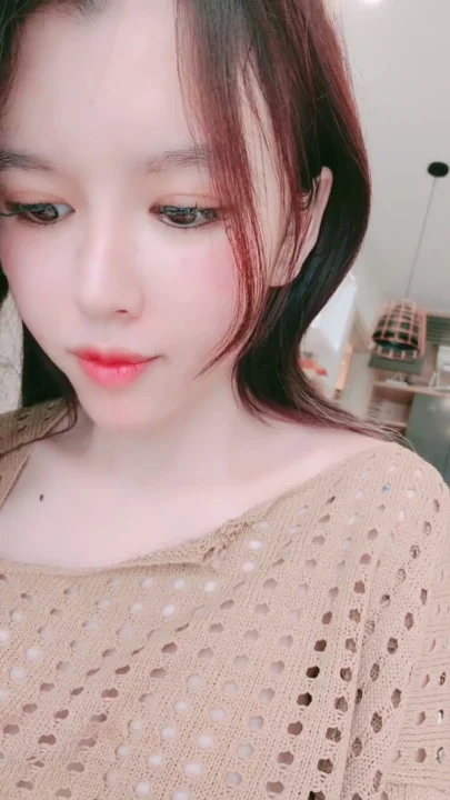Screenshot 8 from 业余日本 POV 自慰 — 穿着内衣的小美女用振动棒自慰