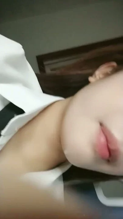 Screenshot 3 from 아마추어 일본 POV 자위 — 링거리와 스타킹 차림의 신신