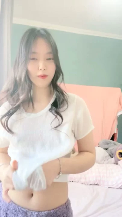 Screenshot 5 aus Amateur Japaner POV unzensiert — Schlafzimmerdate mit schlanker Ostasiatin