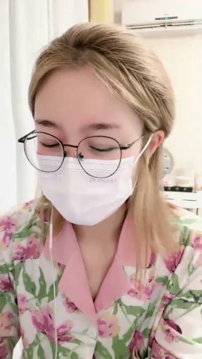 Screenshot 3 from 아마추어 일본 여성 솔로 — 플라워 파자마에 안경과 마스크가 어우러진 미학