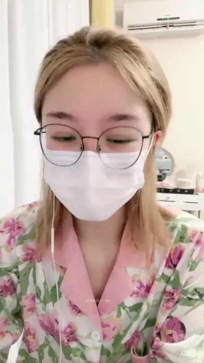 Screenshot 5 from 아마추어 일본 여성 솔로 — 플라워 파자마에 안경과 마스크가 어우러진 미학